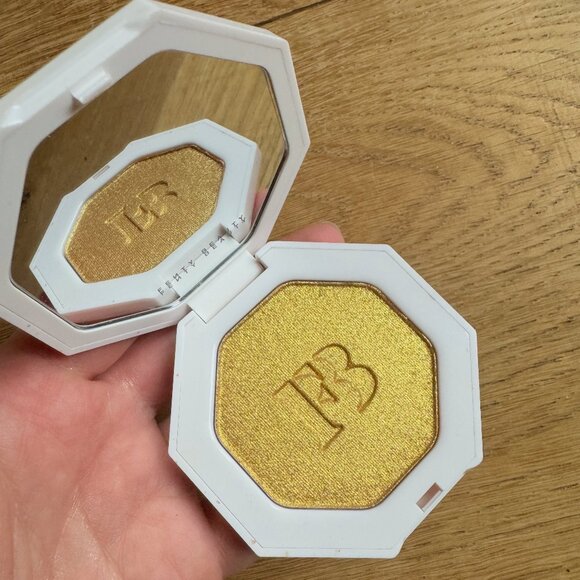 Fenty Beauty Killawatt Highlighter - Trophy Wife - Picture 2 of 4